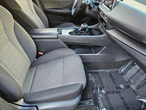 Used 2023 Nissan Rogue SV image 19