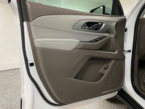 Used 2020 Chevrolet Traverse LT image 15