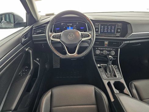 Used 2024 Volkswagen Jetta SE FWD image 18