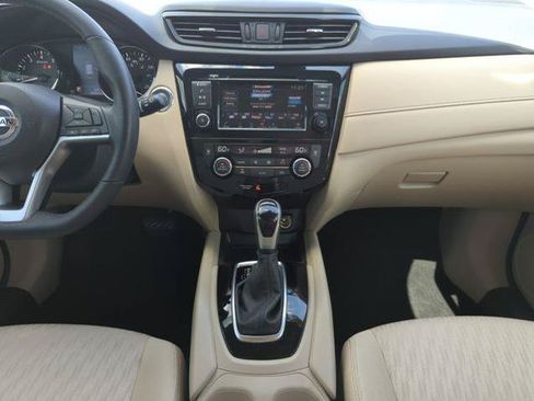 Certified 2019 Nissan Rogue SV FWD image 27