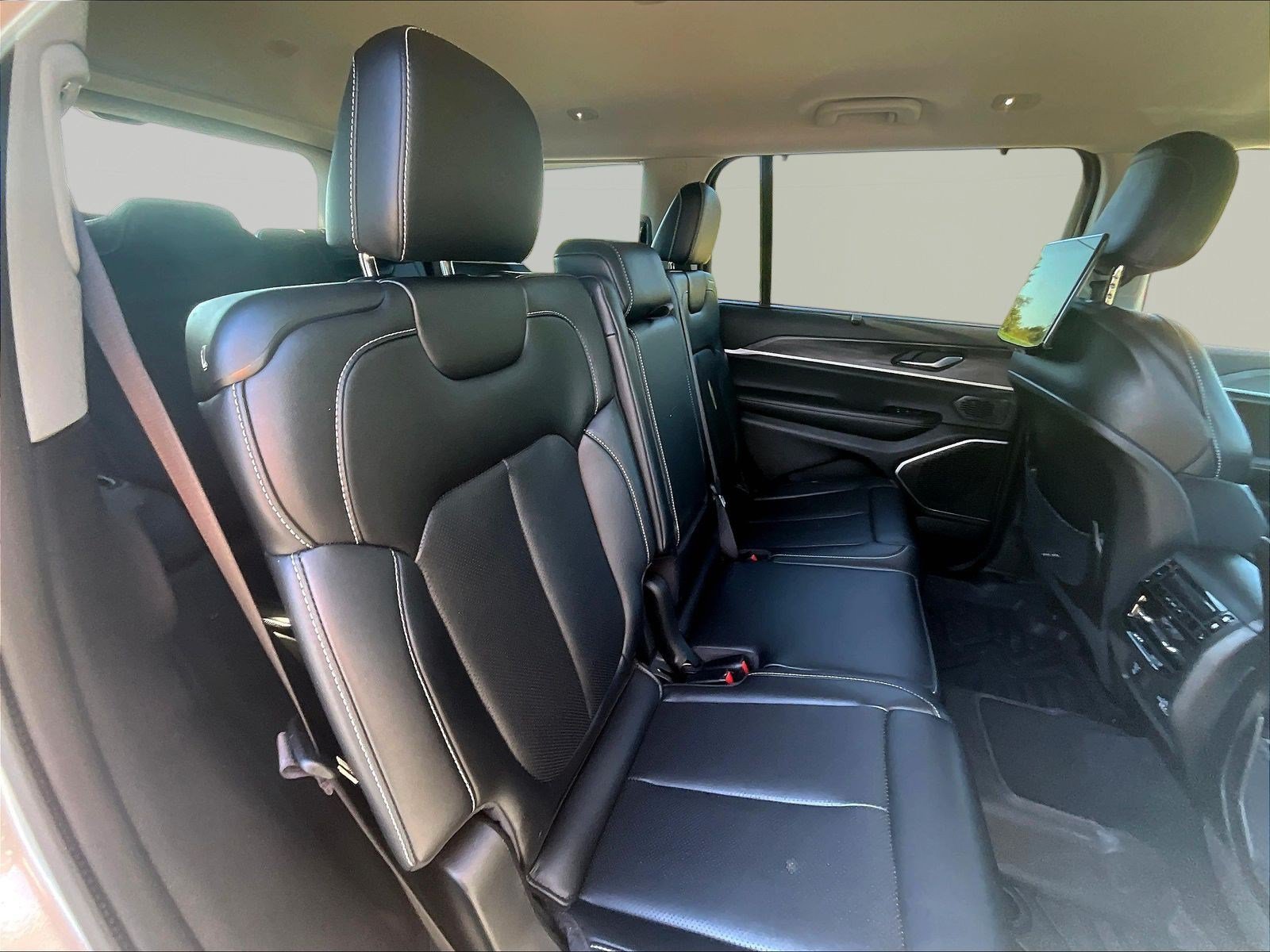 Used 2023 Jeep Grand Cherokee L Limited w/ Luxury Tech Group II AWD/4WD image 26