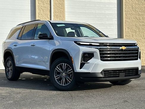New 2026 Chevrolet Traverse LT w/ Driver Confidence Package image 2