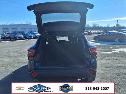 Used 2025 Chevrolet Trax RS image 9