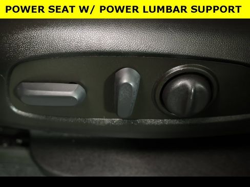 Used 2023 Chevrolet Traverse LT image 8