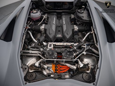 Used 2024 Lamborghini Revuelto image 22