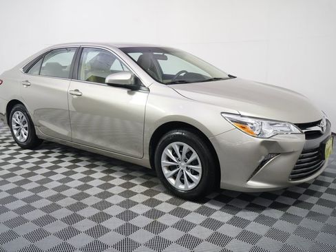 Used 2016 Toyota Camry LE FWD image 6