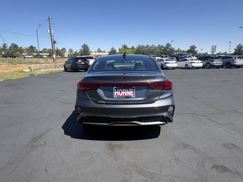 Used 2022 Kia Forte LXS FWD image 9