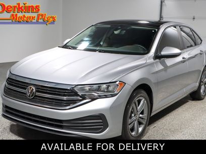 Used 2024 Volkswagen Jetta SE w/ Panoramic Sunroof Package