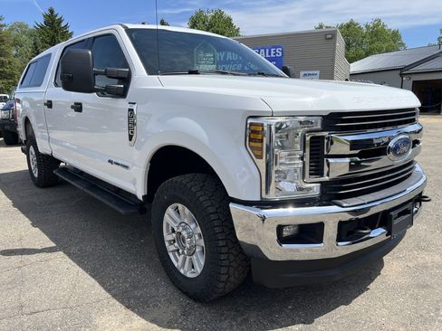Used 2018 Ford F250 XLT w/ XLT Value Package AWD/4WD image 4