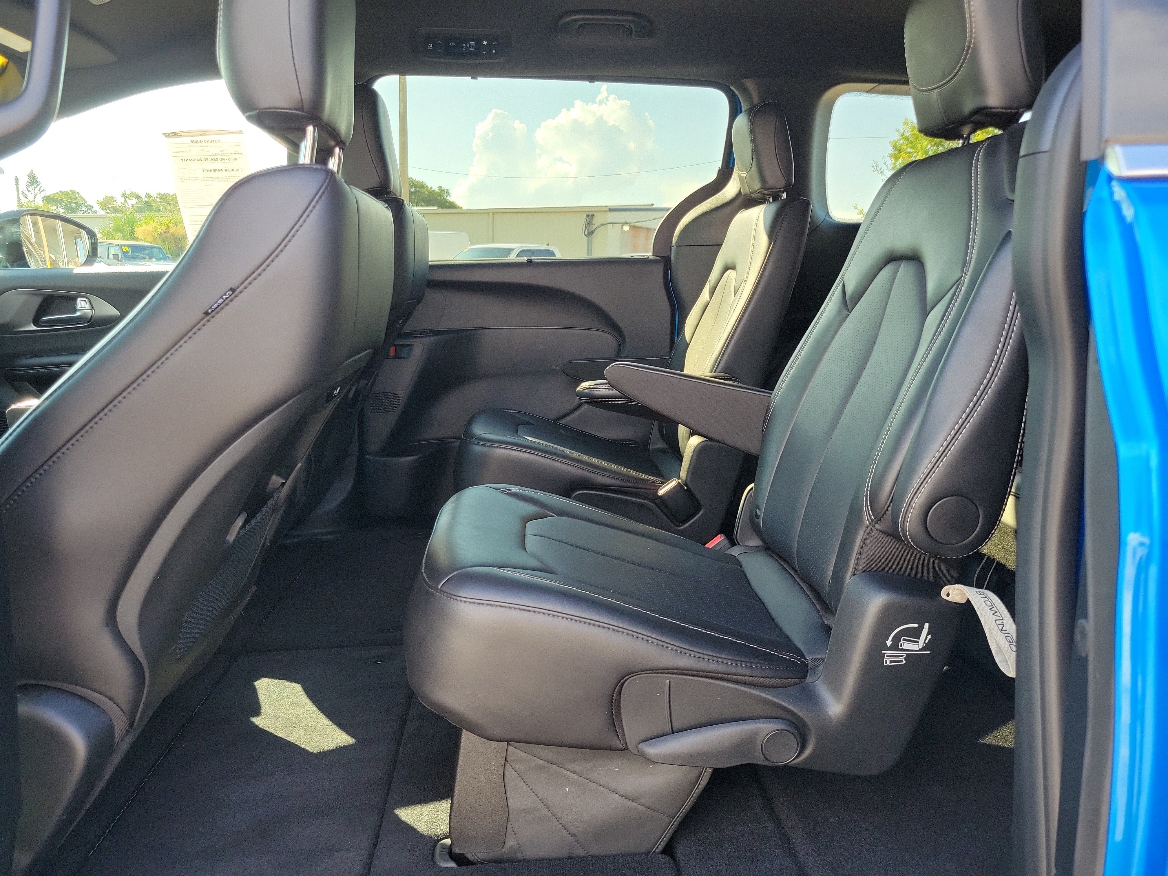 Used 2026 Chrysler Pacifica Select FWD image 8