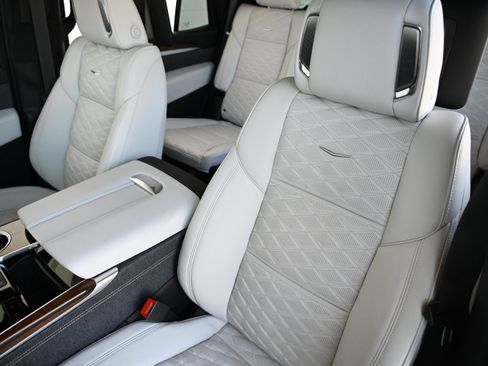 Used 2026 Cadillac Escalade Platinum Sport AWD/4WD image 12