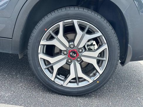 Certified 2021 Kia Seltos SX w/ SX Sunroof Package AWD/4WD image 9