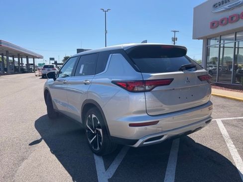 Used 2024 Mitsubishi Outlander SE image 4