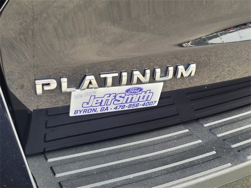 Used 2023 Ford Expedition Platinum image 10