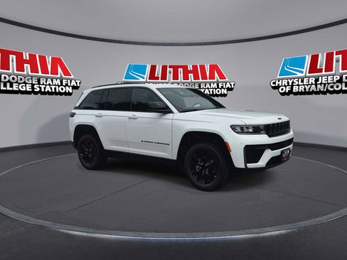 New 2026 Jeep Grand Cherokee Altitude RWD image 2