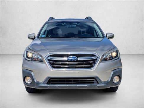 Used 2018 Subaru Outback 2.5i Premium image 3