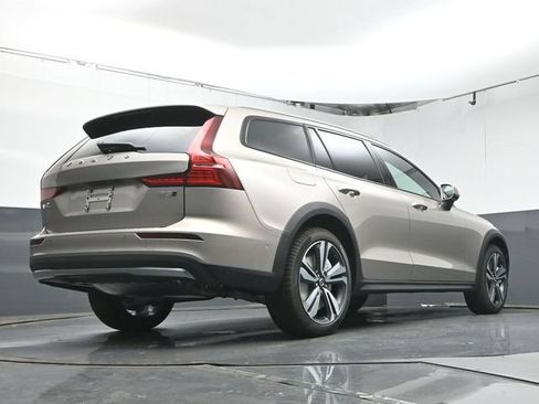 New 2026 Volvo V60 B5 Cross Country Plus w/ Protection Package Premier AWD/4WD image 40