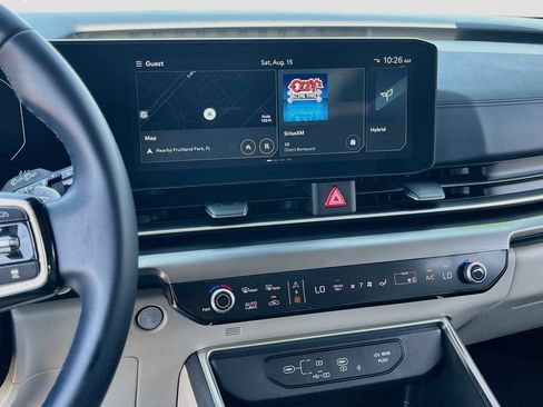 Used 2025 Kia Carnival SX w/ SX Dark Edition Package FWD image 14