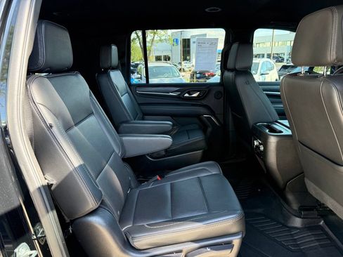 Used 2022 GMC Yukon XL Denali AWD/4WD image 19