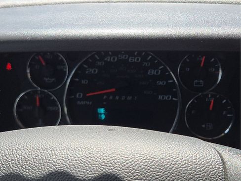 Used 2025 Chevrolet Express 2500 w/ Driver Convenience Package RWD image 9