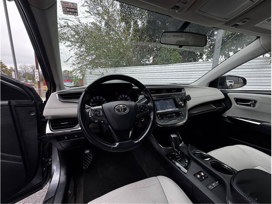 Used 2016 Toyota Avalon XLE FWD image 2