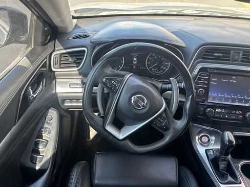 Used 2017 Nissan Maxima SR FWD image 2