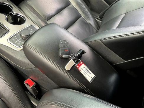 Used 2021 Jeep Grand Cherokee Limited w/ Premium Lighting Group AWD/4WD image 32
