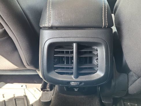 Used 2016 Jeep Cherokee Latitude w/ Cold Weather Group AWD/4WD image 30
