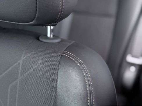 Used 2022 Chevrolet Trax LT w/ LT Convenience Package image 16