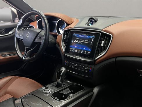 Used 2018 Maserati Ghibli image 18