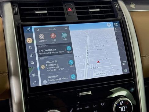 Used 2025 Land Rover Discovery Metropolitan Edition image 16