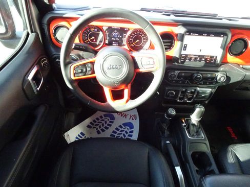 Used 2018 Jeep Wrangler Unlimited Sahara image 14