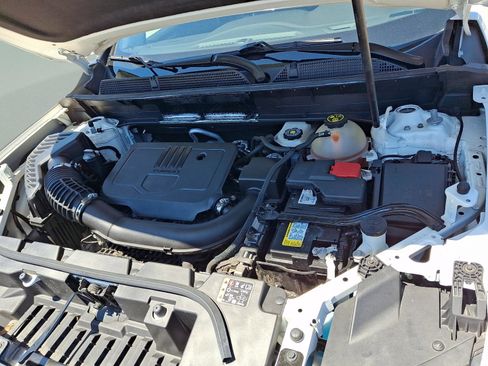 Used 2023 GMC Acadia SLE FWD image 23