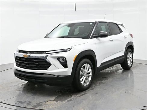 Used 2024 Chevrolet TrailBlazer LS w/ LS Convenience Package image 3