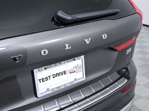 Certified 2023 Volvo XC60 B5 Ultimate w/ Protection Package Premier FWD image 39