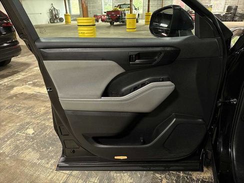 Certified 2022 Toyota Highlander LE image 30