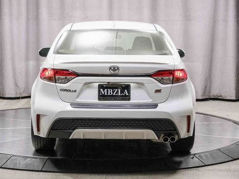 Used 2022 Toyota Corolla SE image 3