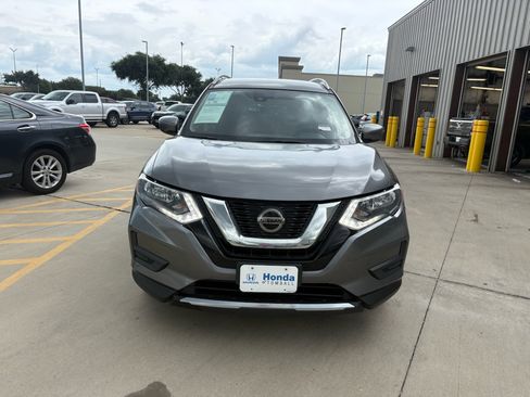 Used 2020 Nissan Rogue SV FWD image 3