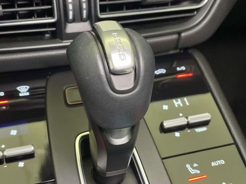 Used 2022 Porsche Macan image 35