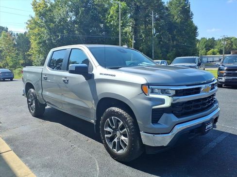 Used 2024 Chevrolet Silverado 1500 LT image 3
