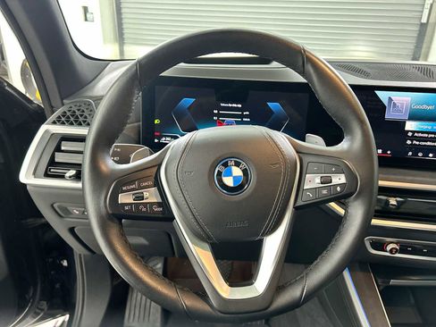 Used 2025 BMW X5 xDrive50e image 11