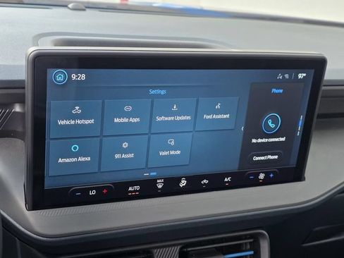Used 2025 Ford Maverick Lobo AWD/4WD image 16