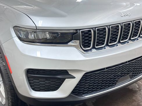 New 2025 Jeep Grand Cherokee Laredo X image 12