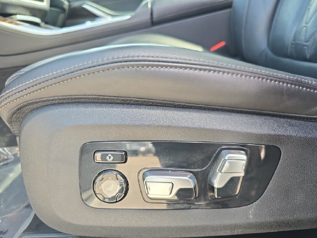 Used 2025 BMW X5 xDrive50e AWD/4WD image 28