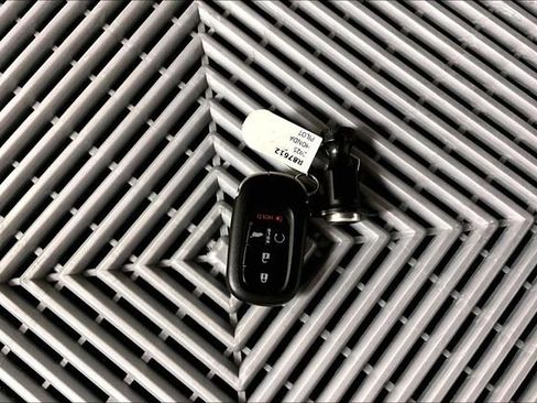 Used 2025 Honda Pilot EX-L image 11
