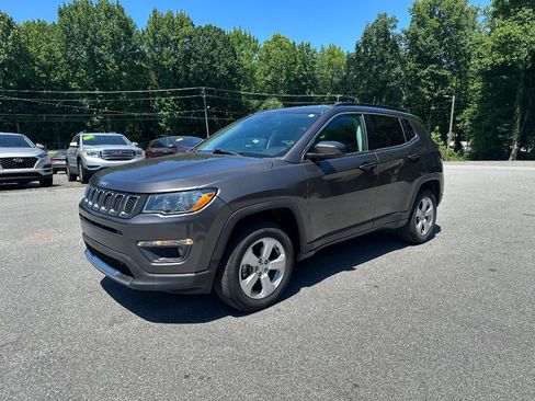 Used 2021 Jeep Compass Latitude w/ Sun and Sound Group AWD/4WD image 2