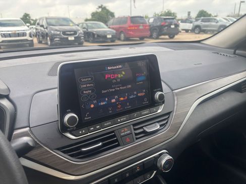 Used 2025 Nissan Altima 2.5 SV image 20