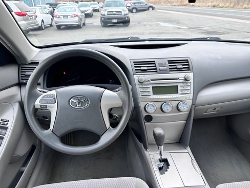 Used 2011 Toyota Camry LE FWD image 7