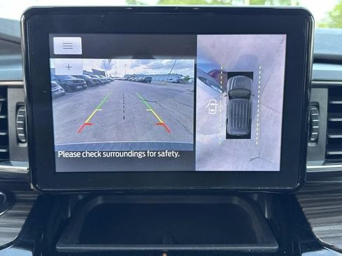 Used 2023 Ford Explorer Limited w/ Equipment Group 301A AWD/4WD image 30