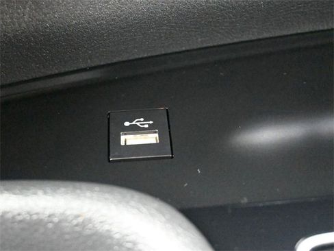 Used 2025 Toyota Sienna Limited image 3